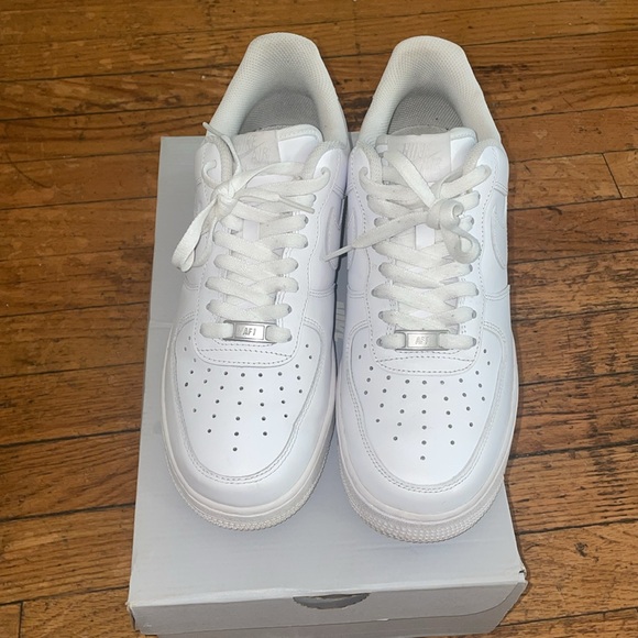 Nike Air Forces - Picture 2 of 5